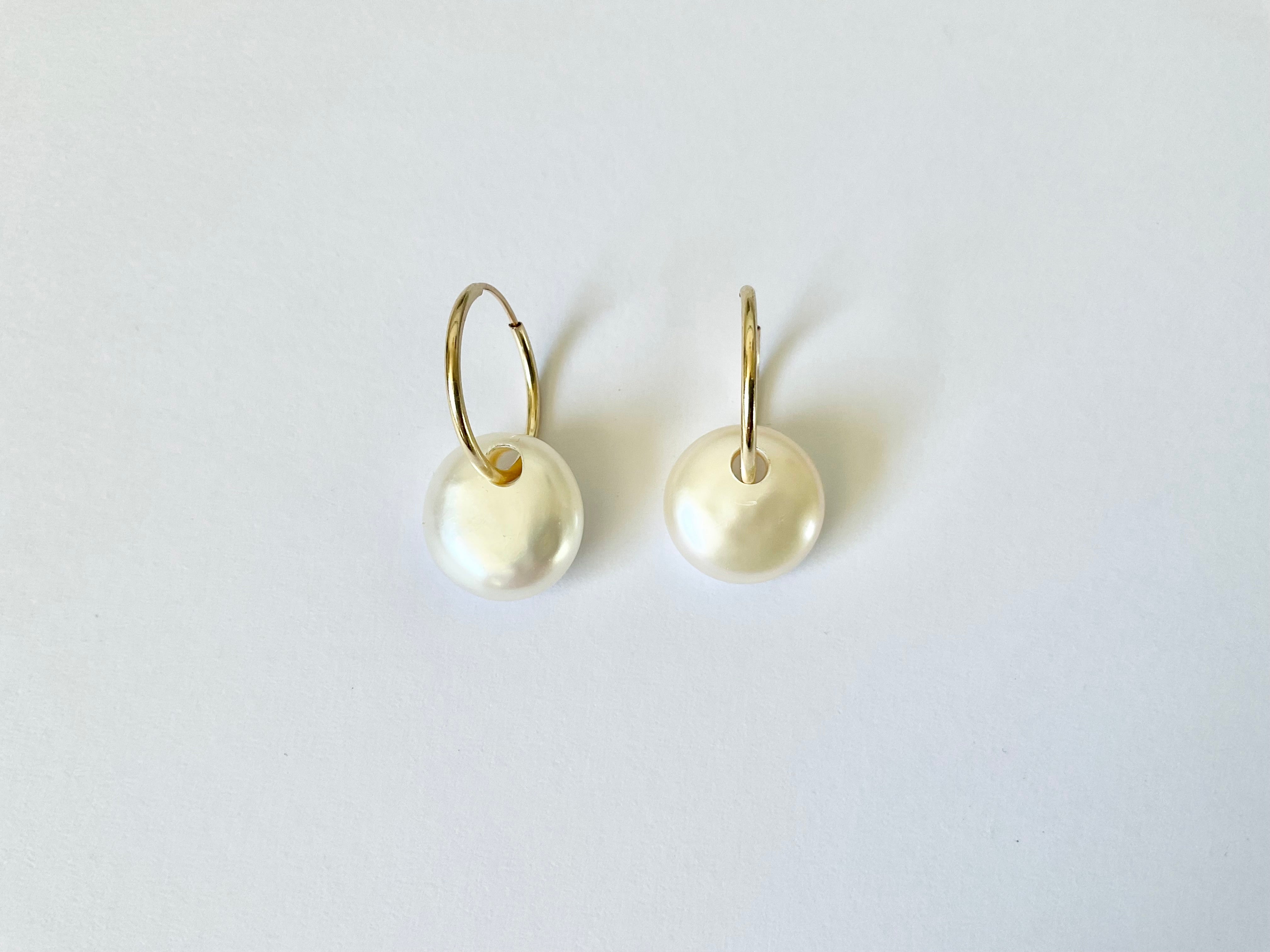 SINGLE SUPER MOON EARRING